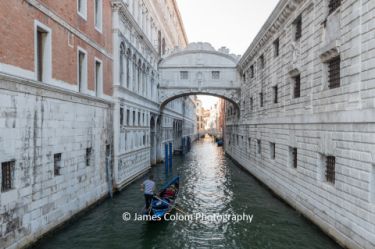 Bridge of Sighs with gondolier, Venice, Italy