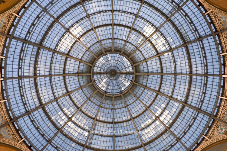 Milan&#039;s Galleria Vittoria Emanuele II, Italy